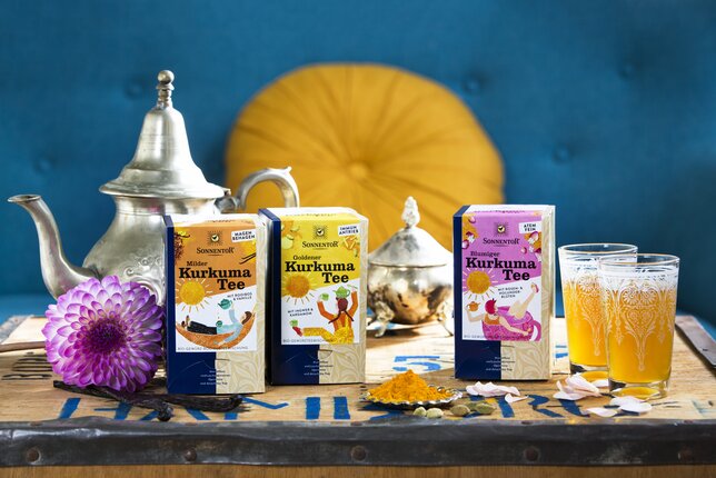 Auf dem Foto ist das Kurkuma Tee Sortiment zu sehen. | © SONNENTOR
